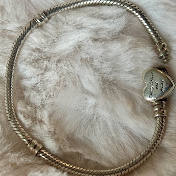 Pandora Moments Sparkling Infinity Heart Clasp Snake Chain Bracelet - Picture 2 of 3